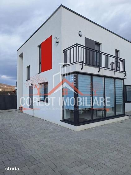 Casă cu 4 camere cu Teren 400 Mp în Central
