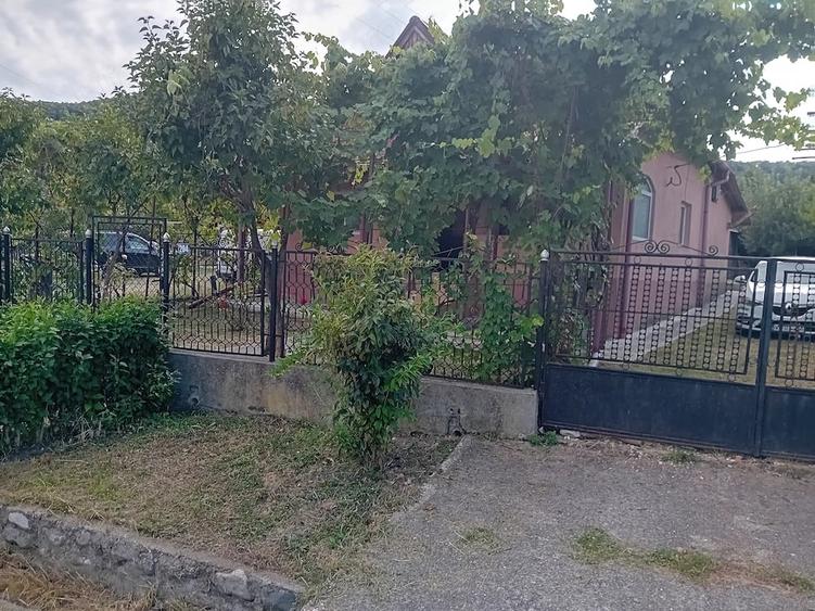 Casă cu Teren 1000 Mp în Bogdănești (Tomșani)