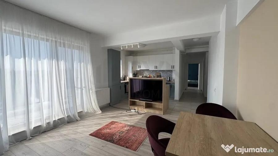 Apartament cu 3 camere decomandat în Sisești