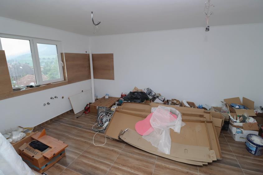 Vila D+P+E+M de vanzare in Busteni - Cartier Zamora - Vedere la munte - 7