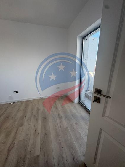 Casă individuală cu 5 camere cu Canalizare în Malu Mare