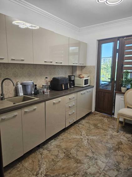 Apartament cu 3 camere decomandat în Berceni