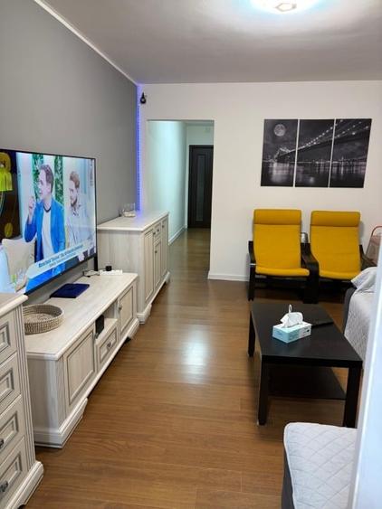 Apartament cu 3 camere semidecomandat, mobilat în Alexandru Obregia