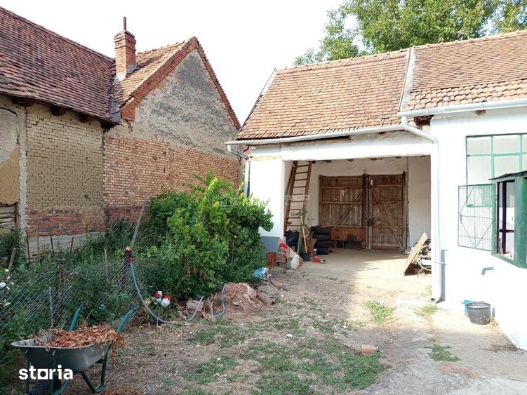 Casă cu 6 camere cu Teren 1151 Mp în Ciuchici