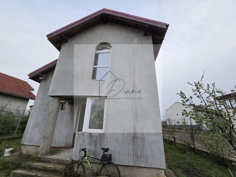 Casă individuală cu 3 camere cu Canalizare în Central