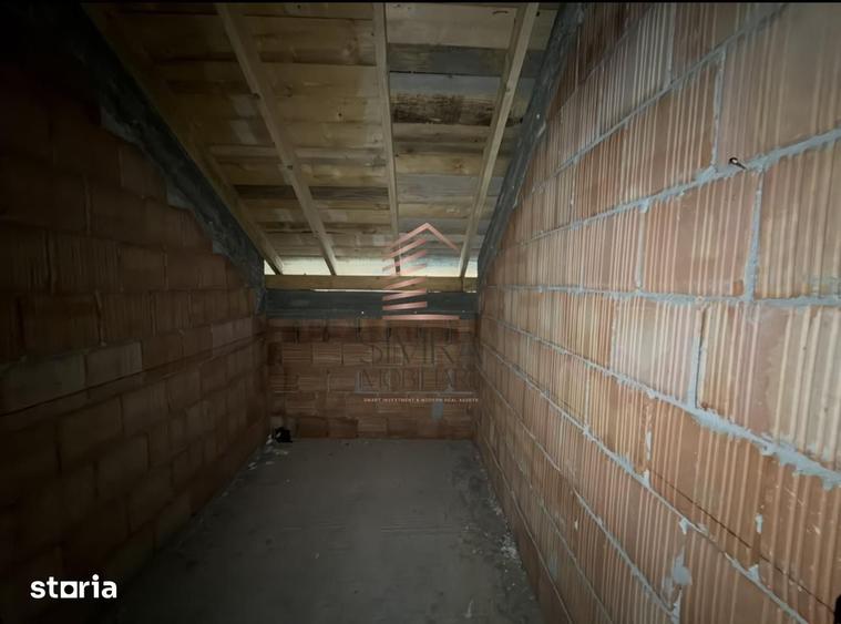 Casă cu 5 camere cu Teren 500 Mp în Sântandrei