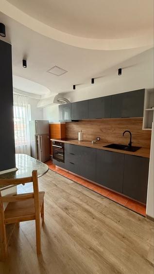 Apartament cu 3 camere decomandat în 7 Noiembrie