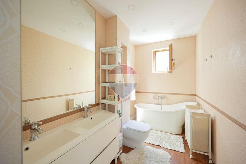 Casă individuală cu 3 camere cu Piscina în Paleu