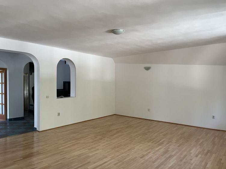 Casă cu 5 camere cu Teren 500 Mp în Virtuții