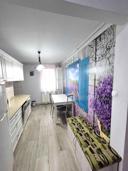 Apartament cu 4 camere decomandat în Dumbrava 2