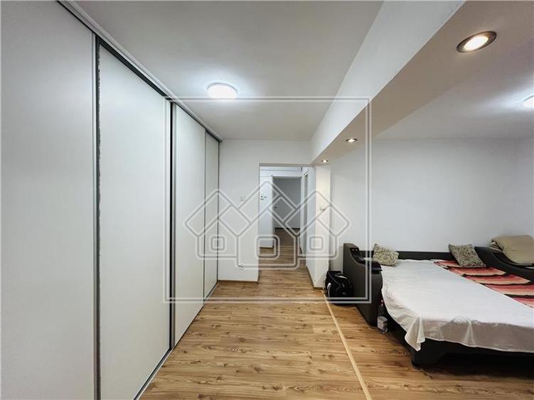 Apartament cu 3 camere decomandat în Terezian
