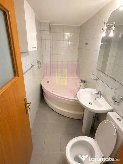 Apartament vanzare 3 camere Decebal - 5