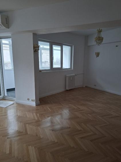 Apartament cu 5 camere decomandat în P-ța Rosetti