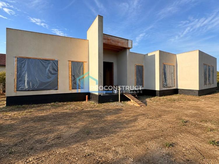 Casă individuală cu 6 camere cu Canalizare în Jebel