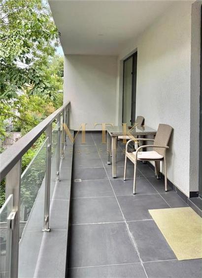 Apartament cu 3 camere decomandat, mobilat în Arcul de Triumf