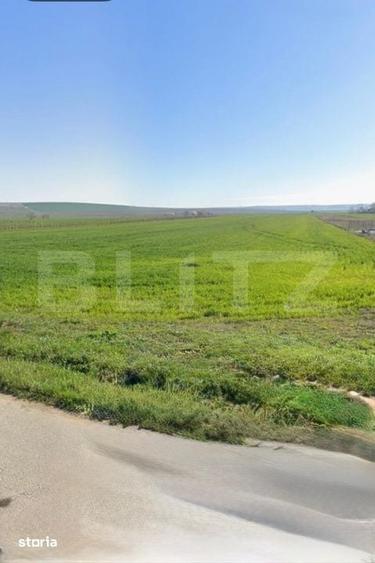 Teren de 1900 mp, în Dochia