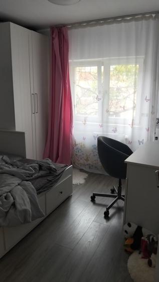 Apartament cu 3 camere semidecomandat, mobilat în Lipovei