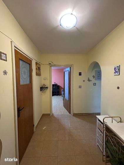 Apartament cu 3 camere decomandat în Titan