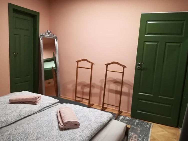 Apartament cu 3 camere decomandat, mobilat în Ultracentral