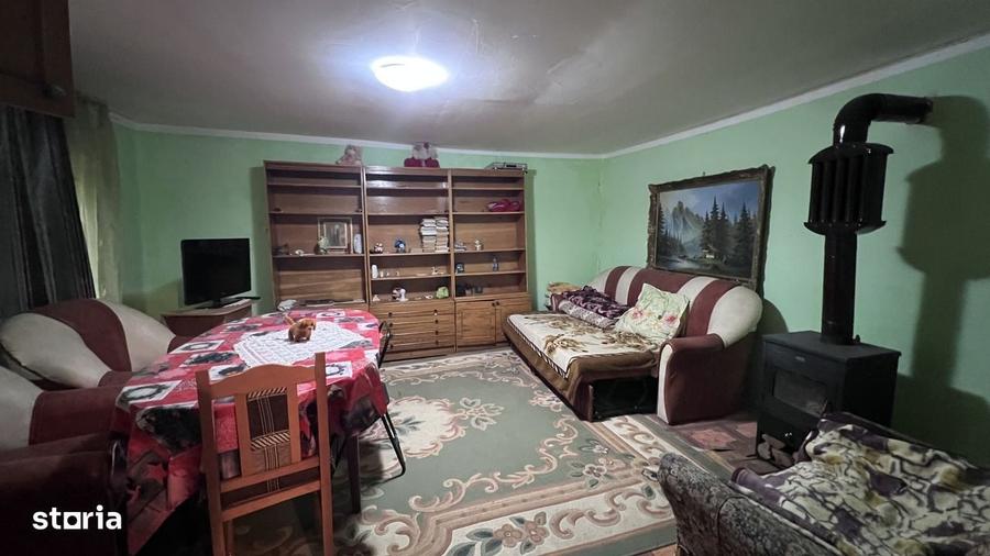 Casă cu 4 camere în Olteni