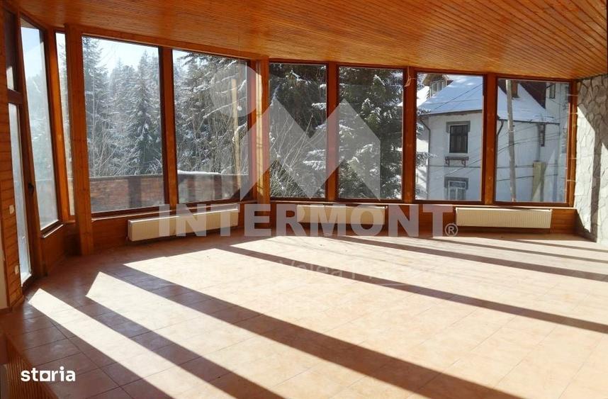 Casă cu 4 camere cu Teren 1600 Mp în Central