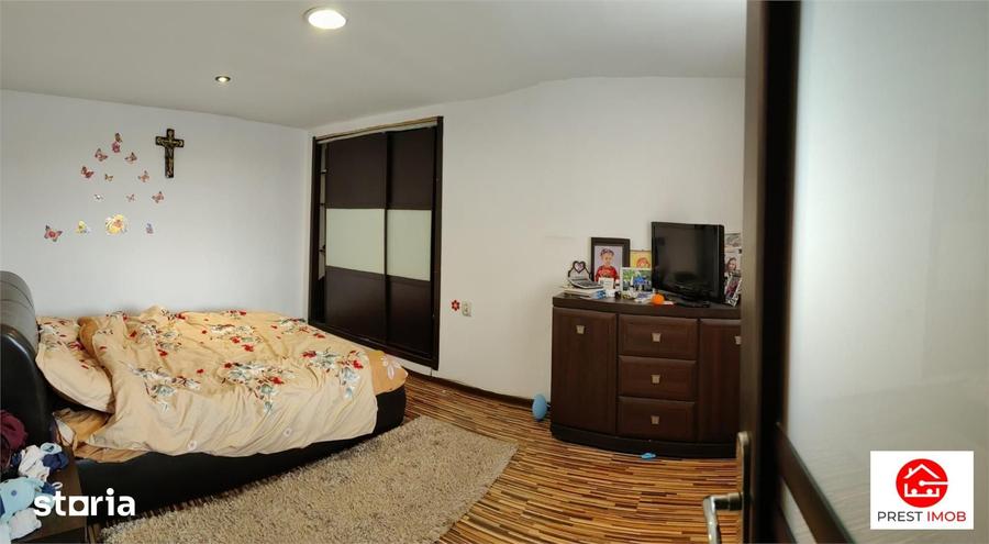 Casă cu 7 camere cu Teren 2667 Mp în Central