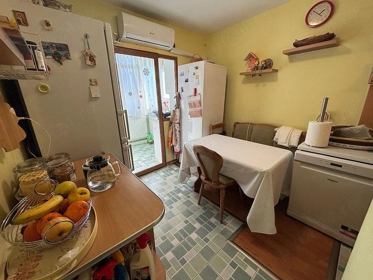 Apartament cu 3 camere decomandat în Cug