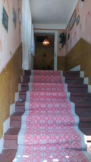 Casă cu 4 camere cu Teren 2000 Mp în Central