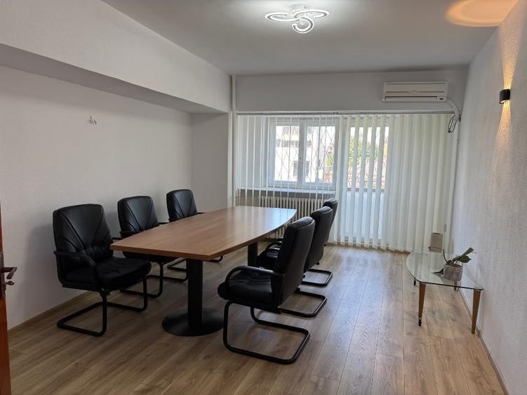 Apartament cu 3 camere decomandat, mobilat în Decebal