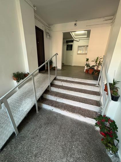Apartament cu 3 camere decomandat, mobilat în Lujerului