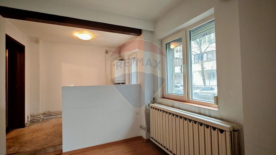 Apartament cu 5 camere decomandat în Aviației