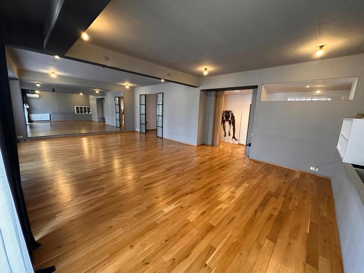 Apartament cu 4 camere semidecomandat în Dacia