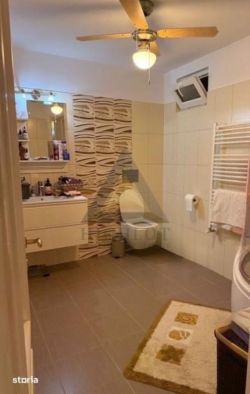 Casă cu 7 camere cu Teren 408 Mp în Central