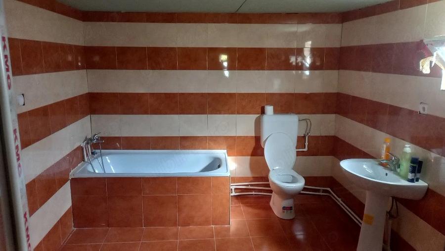 Casă cu 3 camere cu Teren 1300 Mp în Nădălbești