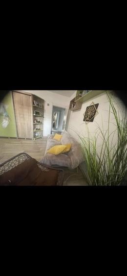 Apartament cu 3 camere decomandat în Rovine