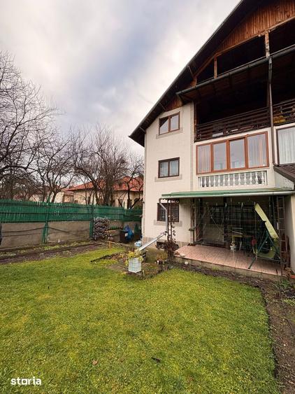 Casă cu 10 camere cu Teren 312 Mp în Central