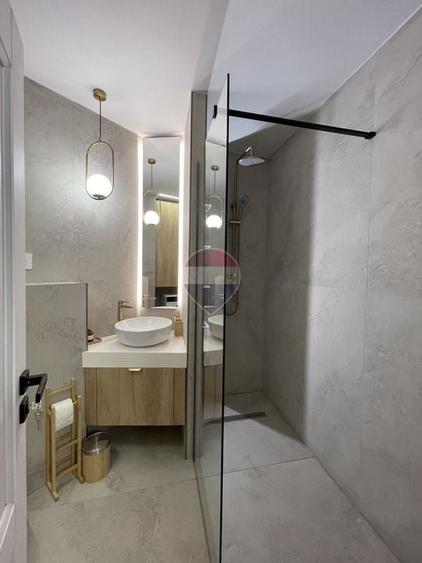 Apartament cu 3 camere decomandat, mobilat în P-ța Alba Iulia