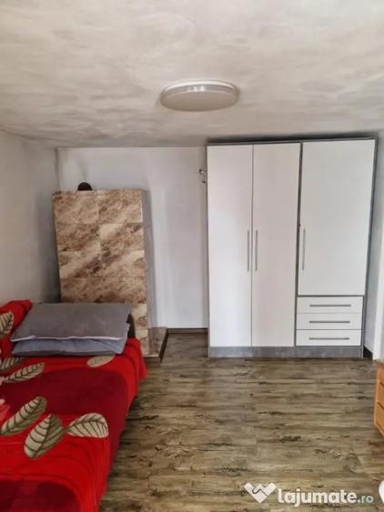 Casă cu 2 camere cu Teren 1686 Mp în Central