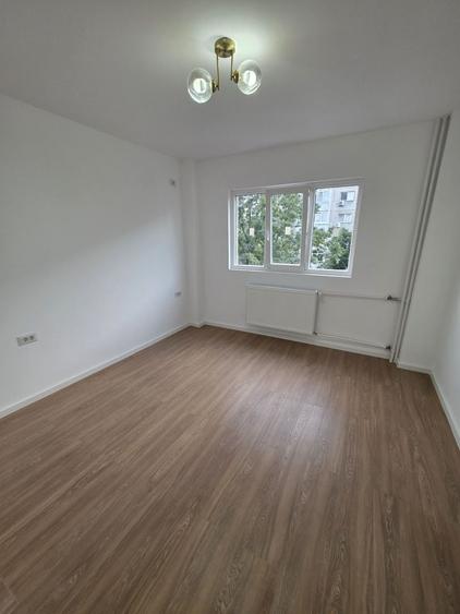Apartament cu 2 camere decomandat în Crângași