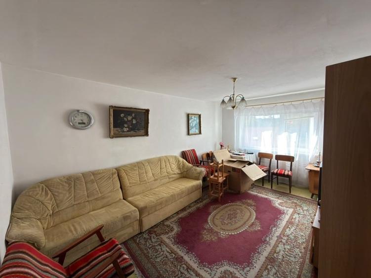 Apartament cu 4 camere decomandat, mobilat în Central