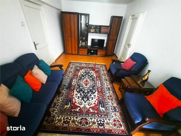 Apartament cu 3 camere semidecomandat în Gara de Nord