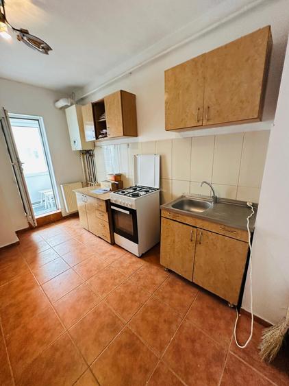 OPORTUNITATE DE INVESTIȚIE: Apartament 3 camere, 2 băi, et. 2, bloc 1980 - Dacia - 10