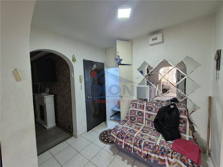 Apartament cu 3 camere decomandat în Dristor