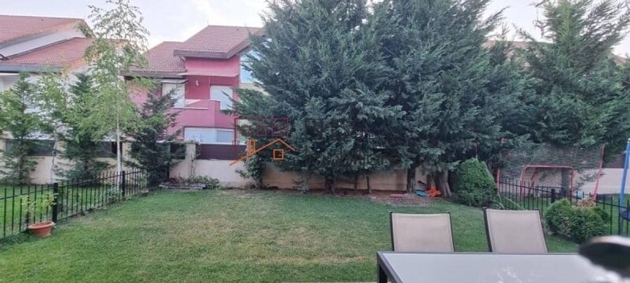 Casă cu 5 camere cu Teren 300 Mp în Iancu Nicolae
