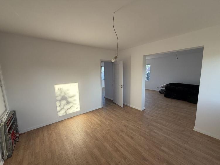 Casă cu 4 camere în Ștefănești