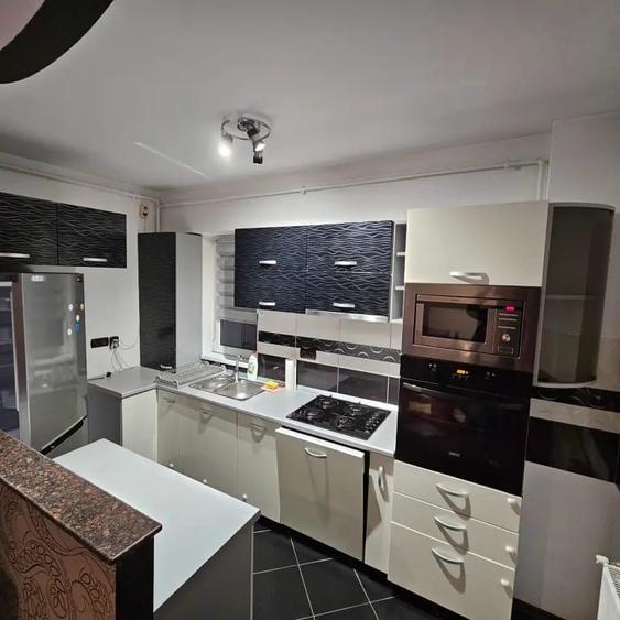 Apartament cu 3 camere decomandat în Turnișor