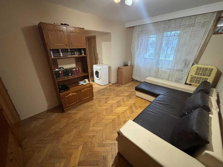 Apartament cu 3 camere semidecomandat în Exterior Vest