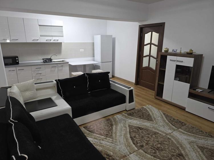 Apartament cu 2 camere semidecomandat în Prundu