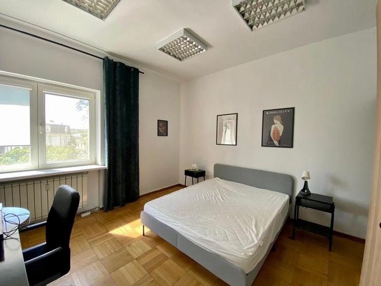 Apartament cu 4 camere semidecomandat, mobilat în Universitate