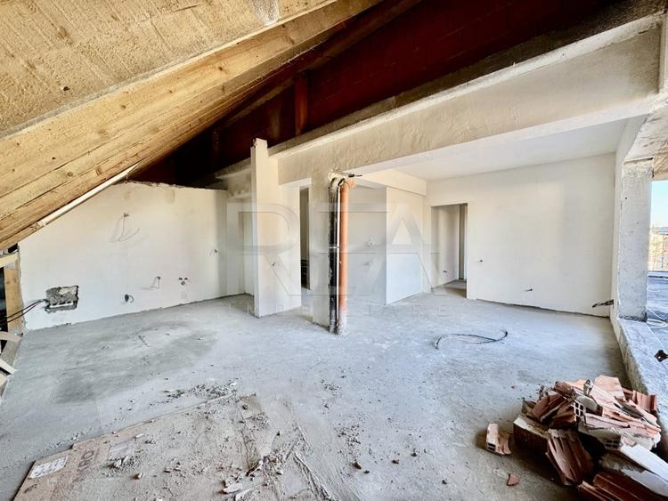 Apartament cu 3 camere semidecomandat în Matei Voievod